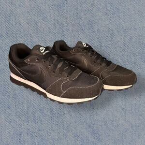 Nike MD Runner 2 Black Retro Running Shoes, Women’s Size 7.5